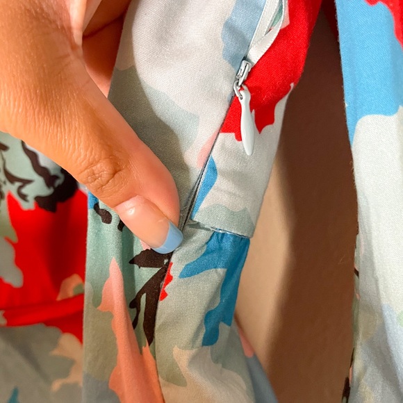 Tuckernuck | Floral Amaryllis Midi Dress Size: Medium - Picture 4 of 8